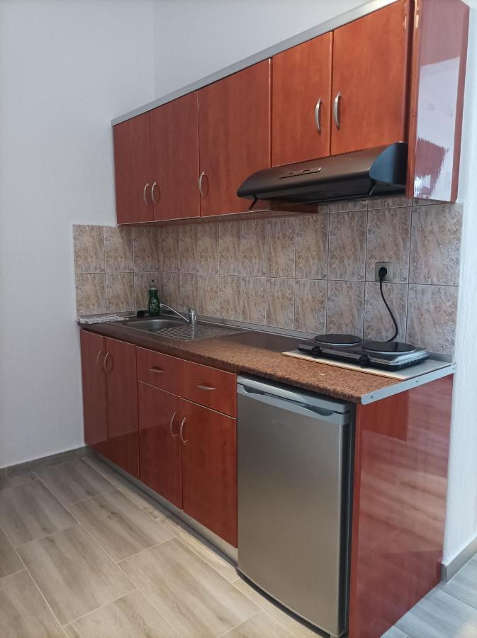 Apartment Black Rose